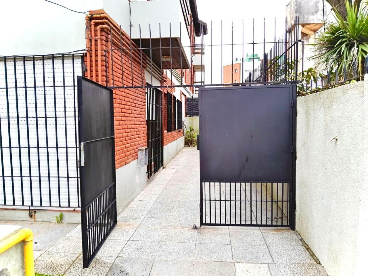 Calido Dpto De 2 Ambientes Con Parrilla Y Cochera En Zona Residencial De Punta Mogotes